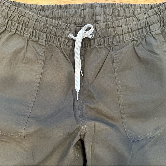 NWOT Vuori Ripstop Pants in Dark Oregano. Size Medium. Lightweight - Picture 3 of 10